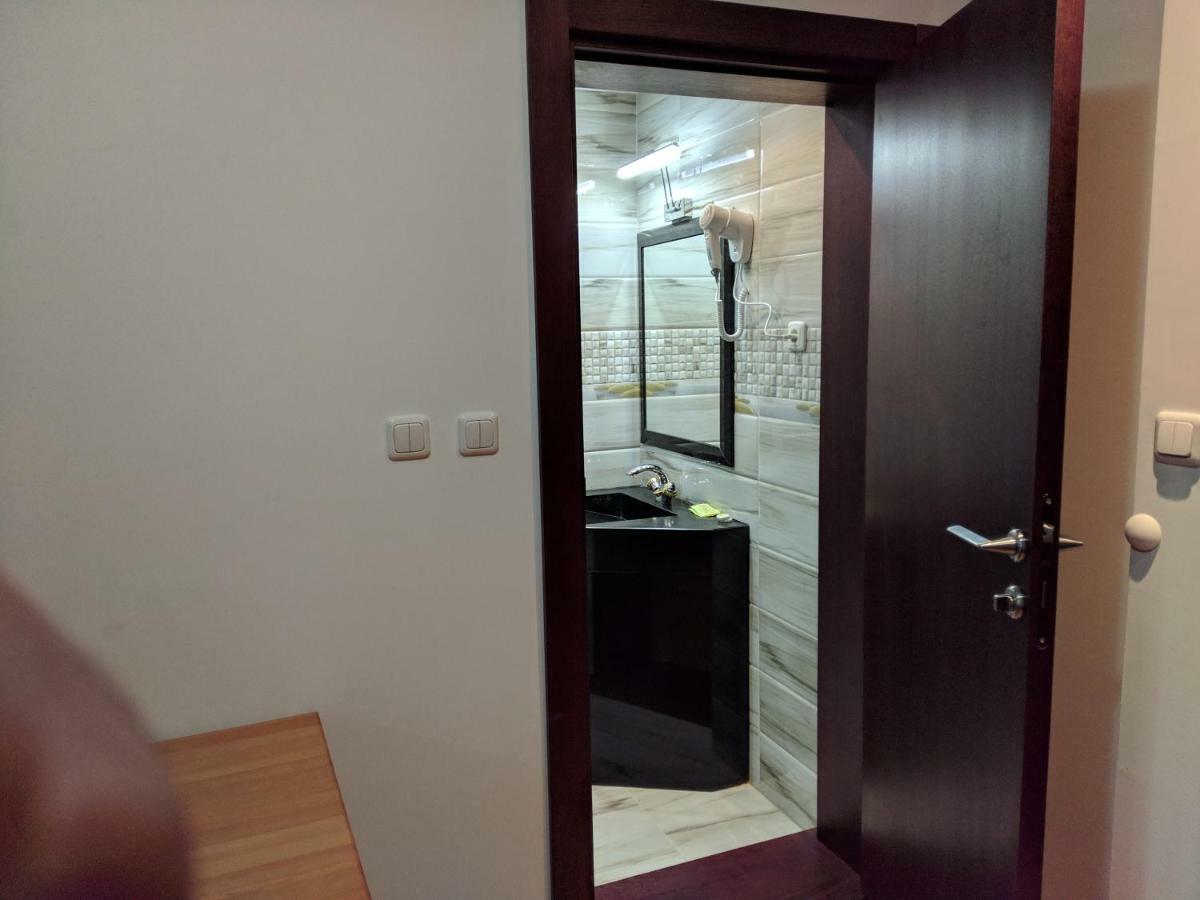 Apartments & Restaurant Abas プラヴ エクステリア 写真