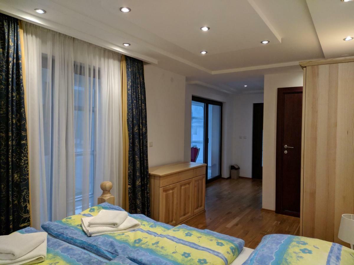 Apartments & Restaurant Abas プラヴ エクステリア 写真