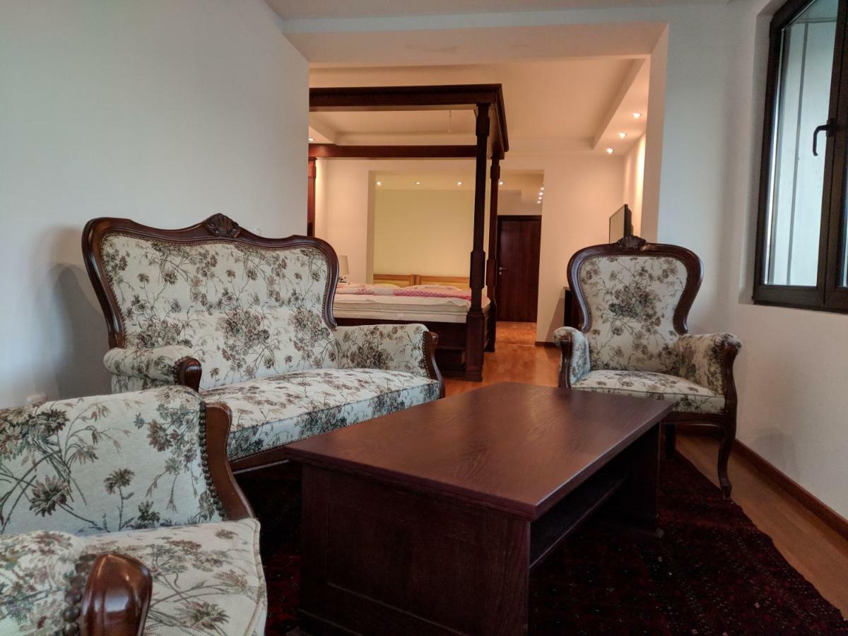 Apartments & Restaurant Abas プラヴ エクステリア 写真