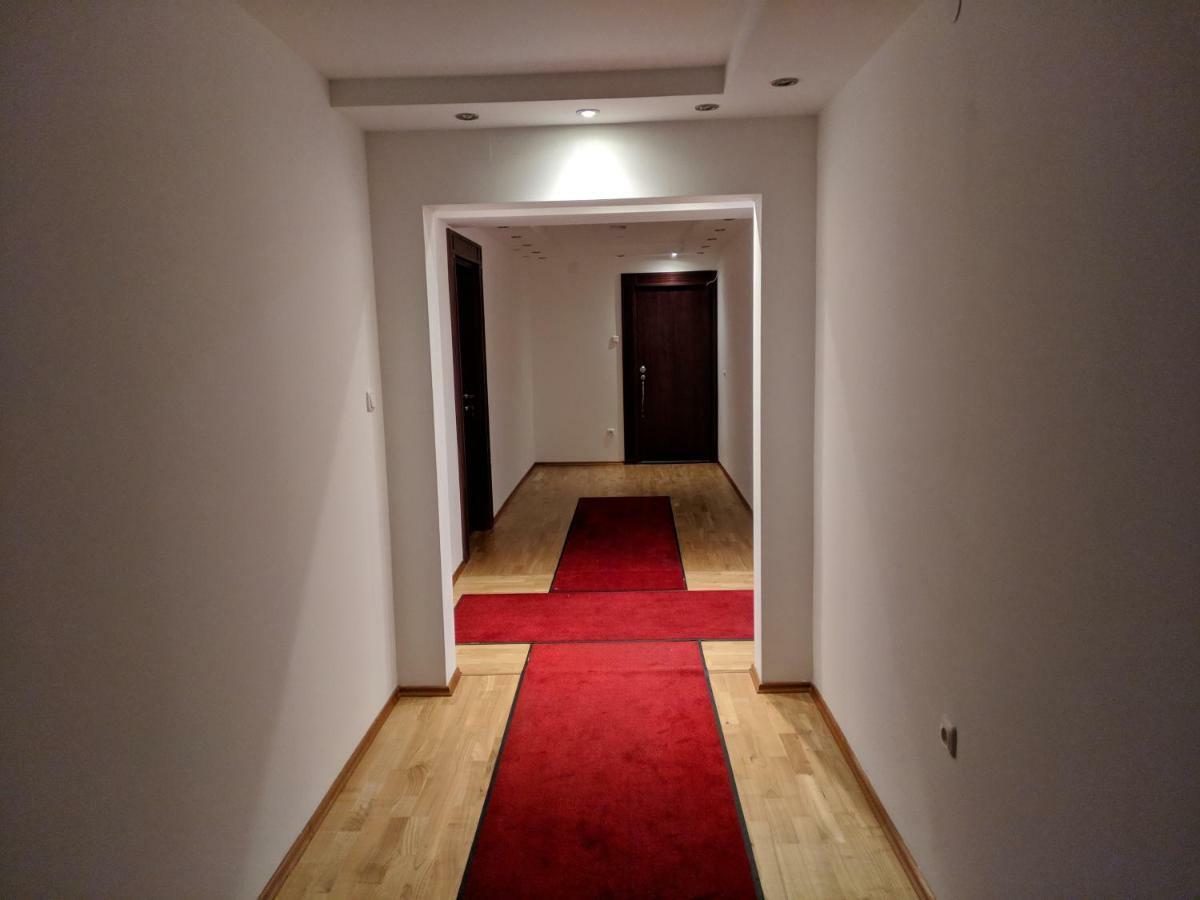 Apartments & Restaurant Abas プラヴ エクステリア 写真